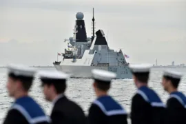 Imagem ilustrativa da imagem Rússia lança disparo de advertência contra navio britânico no mar Negro