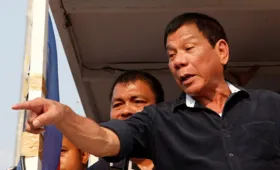 Imagem ilustrativa da imagem Presidente das Filipinas ameaça prender quem não se vacinar contra a covid-19