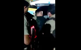 Imagem ilustrativa da imagem Bombeiro é preso após furar abordagem policial e ameaçar PMs na BA