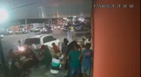Imagem ilustrativa da imagem Carro invade bar e deixa pessoas feridas em Feira de Santana
