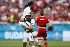 Imagem ilustrativa da imagem Portugal sofre, mas bate a Hungria na estreia da Euro com recordes de Cristiano Ronaldo