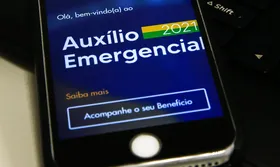 Imagem ilustrativa da imagem Bolsonaro diz que vai manter auxílio emergencial se pandemia continuar