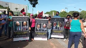 Imagem ilustrativa da imagem Deputados federais goianos também são alvos de protesto em Goiânia