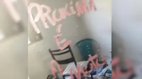 Imagem ilustrativa da imagem Ladrão furta casa em Goiás e deixa ameaça com batom no espelho: "Próxima é a moto"