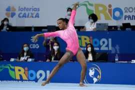 Imagem ilustrativa da imagem Rebeca Andrade se classifica para três finais no Mundial de ginástica artística