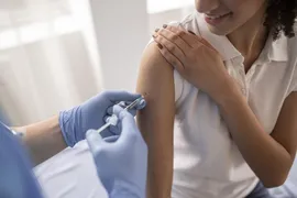 Imagem ilustrativa da imagem SP: calendário de vacinação deve avançar até 42 anos esta semana, diz secretário