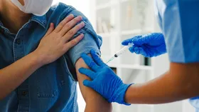 Imagem ilustrativa da imagem Anvisa autoriza vacina da Pfizer para adolescentes com mais de 12 anos