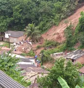 Imagem ilustrativa da imagem Bebê desaparece após ser  soterrado devido queda de barreira em Maceió