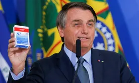 Imagem ilustrativa da imagem Com 1,7 milhão de compartilhamentos, Bolsonaro é o maior influenciador de cloroquina no mundo, diz site