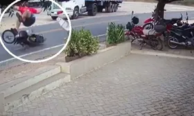 Imagem ilustrativa da imagem Motociclista é arremessado após ser atropelado por caminhonete