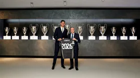 Imagem ilustrativa da imagem Real Madrid anuncia a renovação de contrato com goleiro belga Courtois até 2026