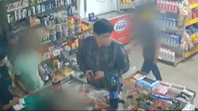 Imagem ilustrativa da imagem Cliente é baleado na orelha durante assalto em supermercado de Goianira