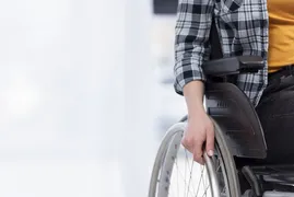 Imagem ilustrativa da imagem Aluno que ficou paraplégico após ser baleado em escola deverá receber indenização de R$ 60 mil