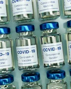 Imagem ilustrativa da imagem Vacinas da CoronaVac que foram suspensas são aplicadas em Goiânia