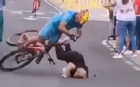 Imagem ilustrativa da imagem Mulher é atropelada por ciclista em alta velocidade durante prova