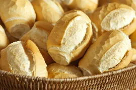 Imagem ilustrativa da imagem Com a alta inflação, diversos alimentos estão sumindo da mesa dos brasileiros, como por exemplo, o pão francês