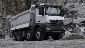 Imagem ilustrativa da imagem Mercedes-Benz lança o gigante off-road Arocs 8x4