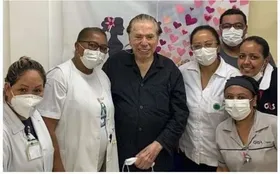 Imagem ilustrativa da imagem Silvio Santos é vacinado com a terceira dose da vacina contra a covid-19