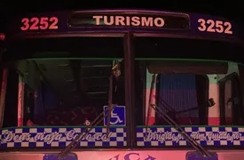 Imagem ilustrativa da imagem Passageiros são baleados em tentativa de roubo a ônibus