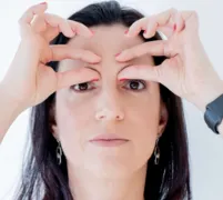 Imagem ilustrativa da imagem Ioga facial previne envelhecimento da pele com exercícios; entenda a técnica
