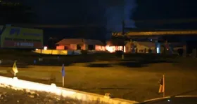 Imagem ilustrativa da imagem Postos de combustíveis são incendiados no Rio