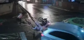 Imagem ilustrativa da imagem Casal bate contra carro e é arremessado de moto em Jataí