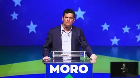 Imagem ilustrativa da imagem Bolsonaro proibiu Moro de falar sobre caso de Flávio Bolsonaro, revela ex-ministro