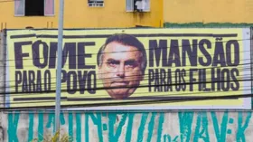 Imagem ilustrativa da imagem Bolsonaro ganha Outdoors com críticas a economia, em SP e BH