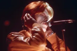 Imagem ilustrativa da imagem Além da música, David Bowie marcou a cultura pop por meio de visual futurista