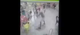 Imagem ilustrativa da imagem Veja o vídeo do momento que homem é agredido com foice em bar de Sobradinho