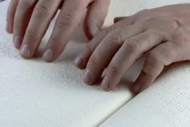 Imagem ilustrativa da imagem Braille "estabelece contato com o conhecimento"