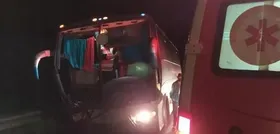 Imagem ilustrativa da imagem Acidente envolvendo ônibus e carro deixa ao menos seis mortos