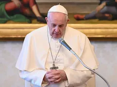 Imagem ilustrativa da imagem Papa pede que pais não condenem filhos por orientação sexual