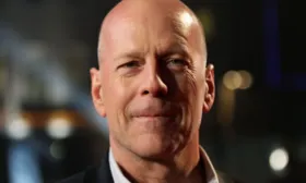 Imagem ilustrativa da imagem Bruce Willis é diagnosticado com afasia e anuncia aposentadoria