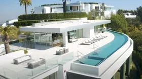 Imagem ilustrativa da imagem Casa mais cara do mundo é vendida por menos da metade do preço: R$ 717 milhões