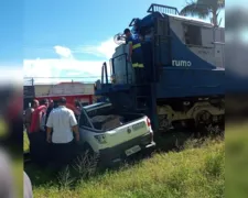 Imagem ilustrativa da imagem Carro é atingido por trem em SP