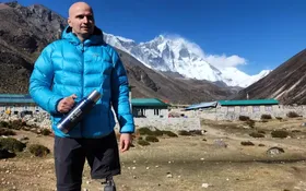 Imagem ilustrativa da imagem Goiano que superou câncer cinco vezes e teve perna esquerda amputada chega à base do Everest