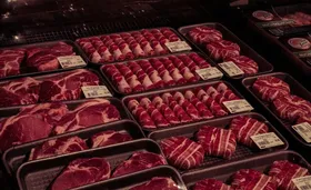 Imagem ilustrativa da imagem China suspende compra de carne de três frigoríficos brasileiros