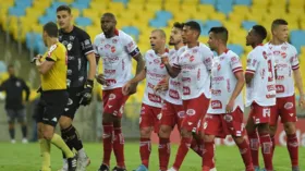Imagem ilustrativa da imagem Vila Nova critica arbitragem na derrota para o Fluminense “Fomos assaltados por uma arbitragem covarde”