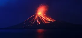 Imagem ilustrativa da imagem Na Indonésia, Vulcão Anak Krakatoa entra em erupção