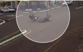 Imagem ilustrativa da imagem Motociclistas saem andando após baterem em cruzamento de Jataí