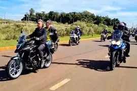 Imagem ilustrativa da imagem Em Santa Rosa (RS), o presidente Jair Bolsonaro participa de motociata