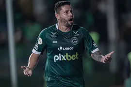 Imagem ilustrativa da imagem Goiás vence o Santos e respira no Campeonato Brasileiro