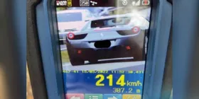 Imagem ilustrativa da imagem Ferrari é flagrada a mais de 200 km/h em rodovia de Jundiaí