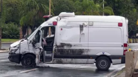 Imagem ilustrativa da imagem Motorista de ambulância morre na hora, após o veículo capotar
