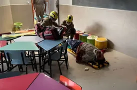 Imagem ilustrativa da imagem Homem fratura a perna após cair do telhado de escola, em Goianésia