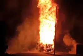 Imagem ilustrativa da imagem Caminhão com 9 toneladas de gás pega fogo
