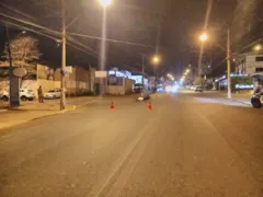 Imagem ilustrativa da imagem Carro atinge moto e deixa feridos em Goiânia