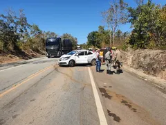 Imagem ilustrativa da imagem Acidente envolvendo três veículos deixa quatro pessoas feridas