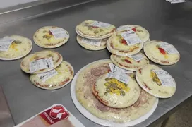 Imagem ilustrativa da imagem Polícia apreende 32 kg de alimentos impróprios para consumo em hipermercado de Goiânia